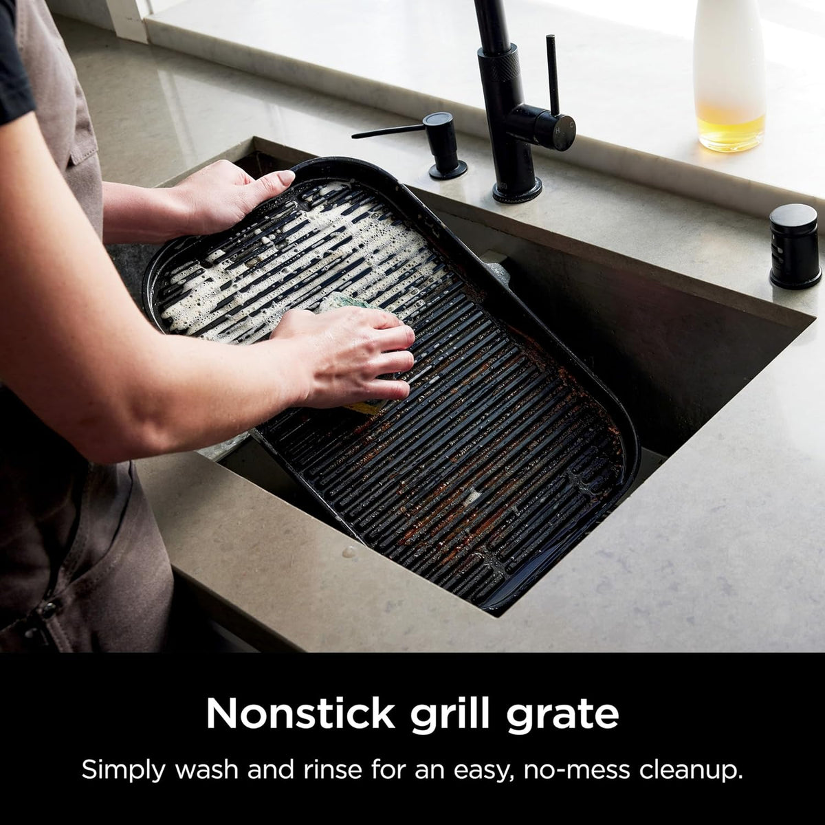 Black Outdoor Grill & Smoker R56106