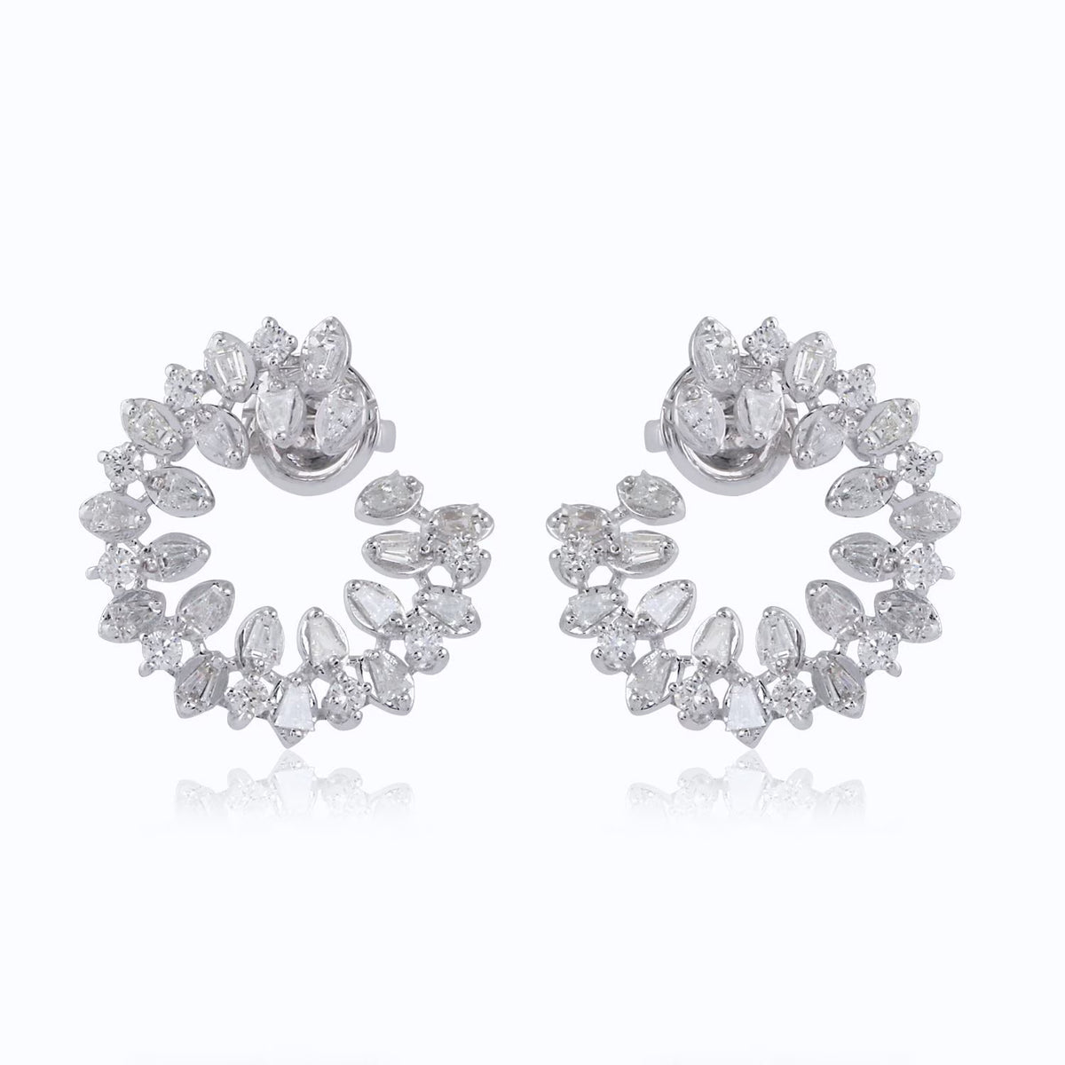 18K White Gold Baguette Diamond Stud Earrings M104529