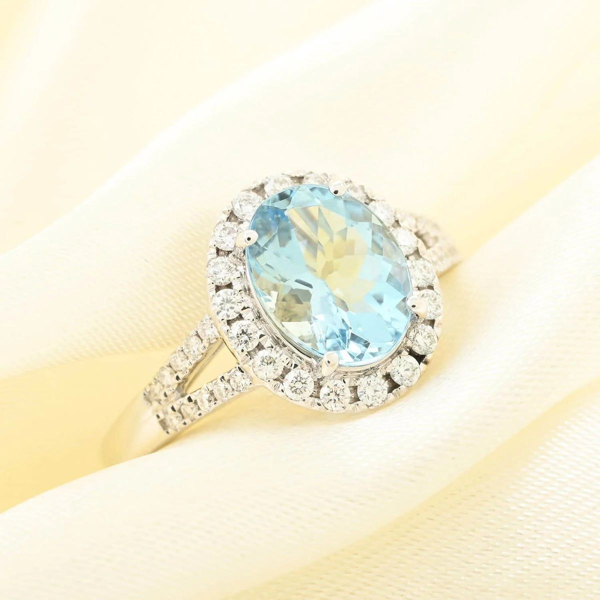 18K White Gold Halo Ring with Blue Aquamarine and White Diamond L392