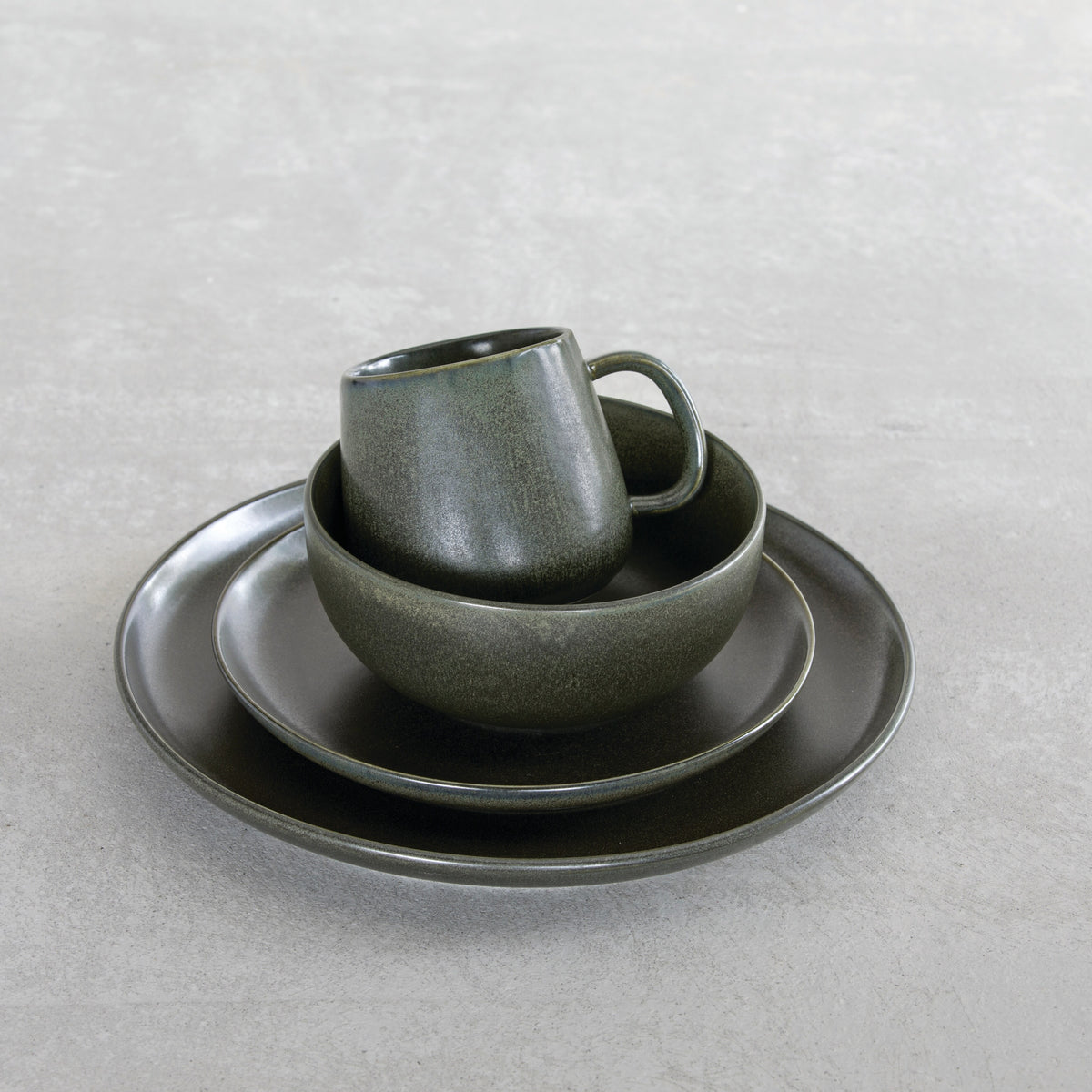 16 Piece Stoneware Dinnerware Set O77959