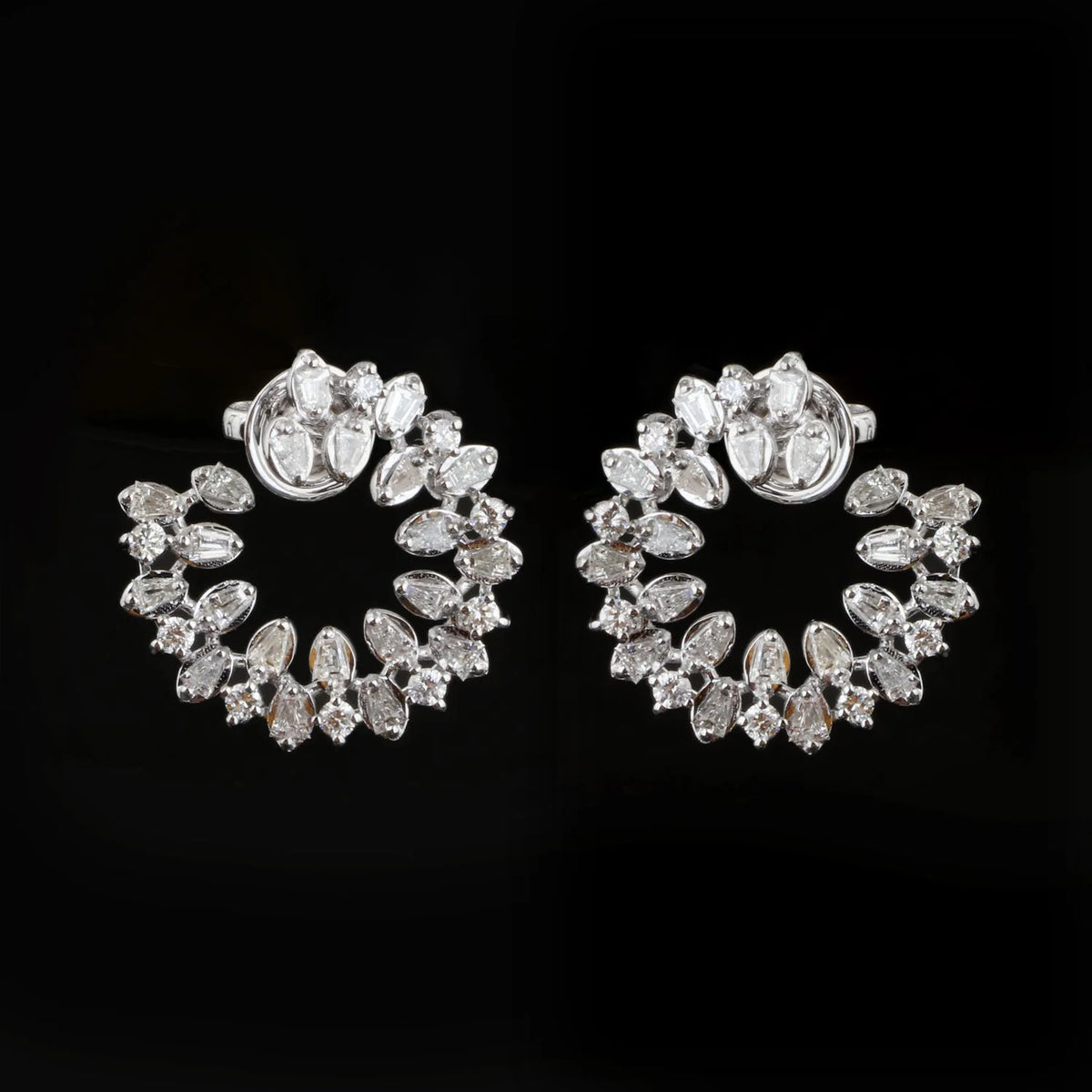 18K White Gold Baguette Diamond Stud Earrings M104529