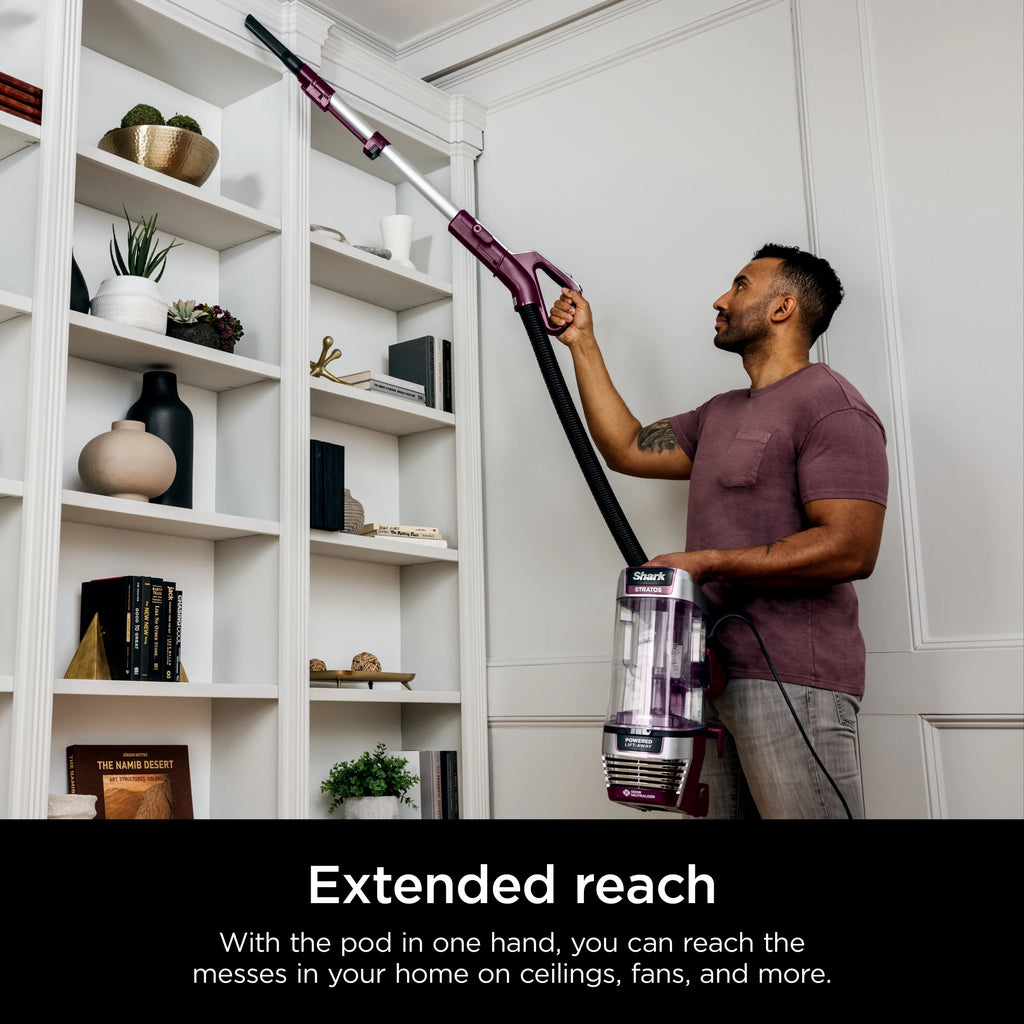 Upright Vacuum with Self-Cleaning Brushroll M993