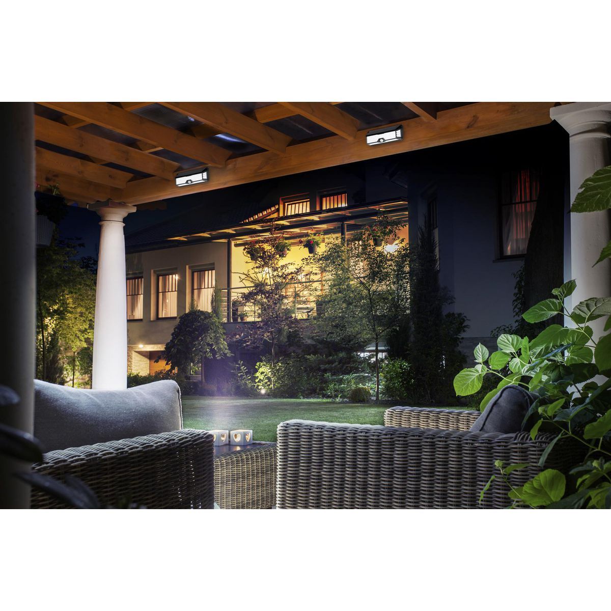 1000 Lumen Solar Powered Motion Activated Waterproof Security Light P486